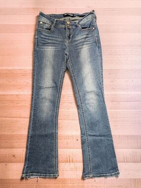 WALLFLOWER Women's Light Blue Flare Jeans. Size 9/31inseam.